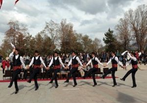 Geleneksel Bahar Şenlikleri başladı